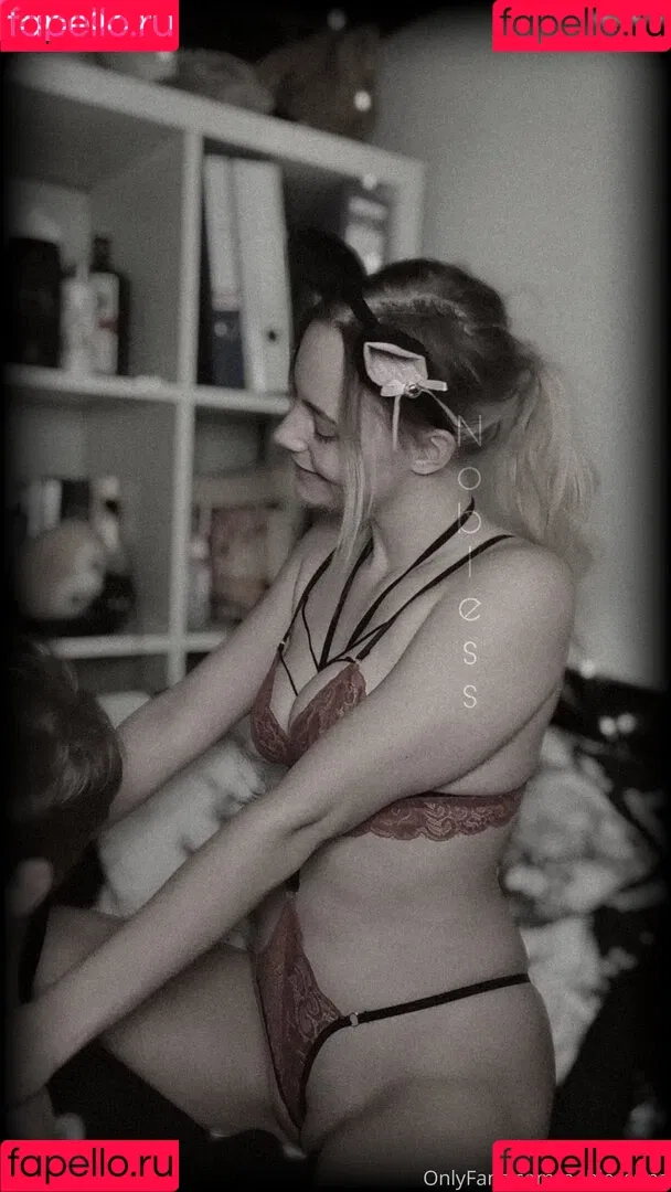 Rineya Onlyfans Photo Gallery 