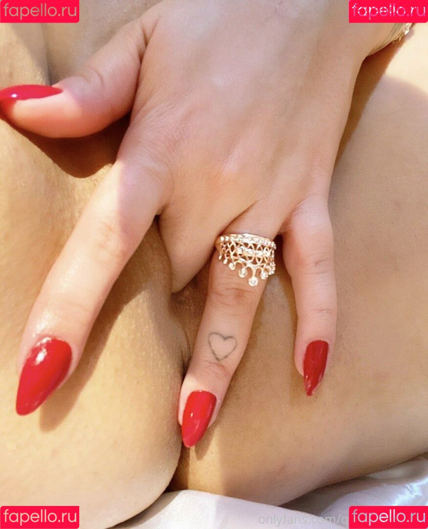 Rineya Onlyfans Photo Gallery 