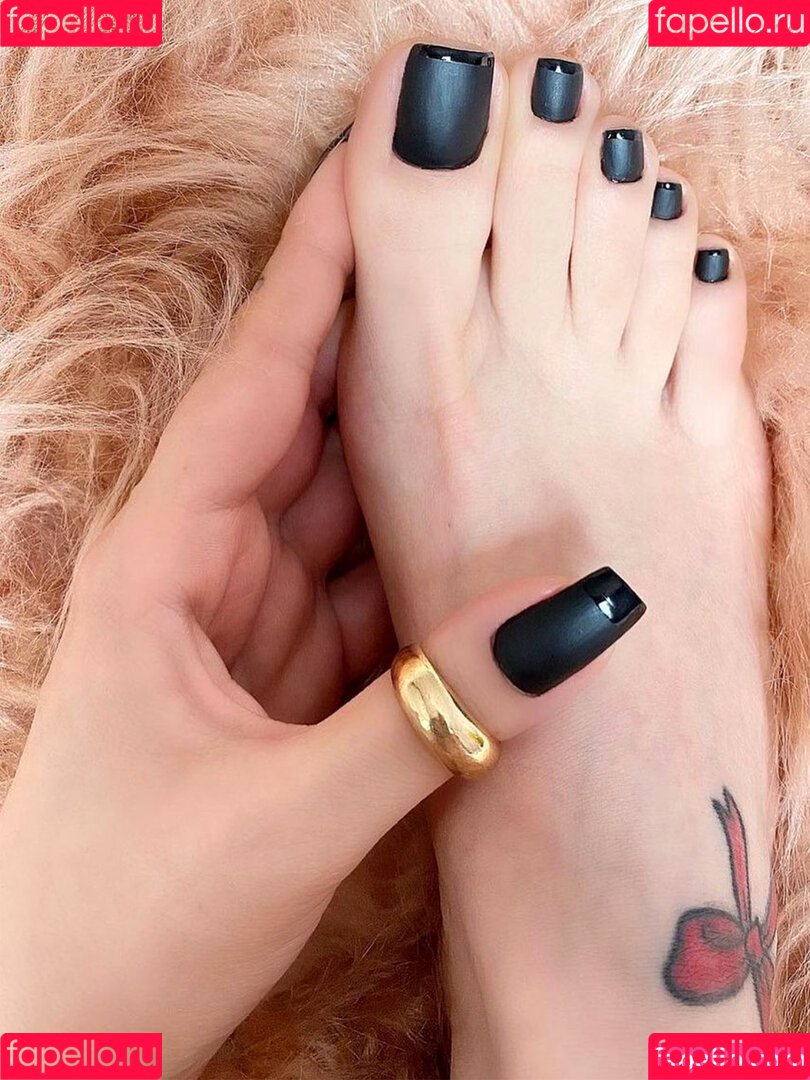 Rineya Onlyfans Photo Gallery 