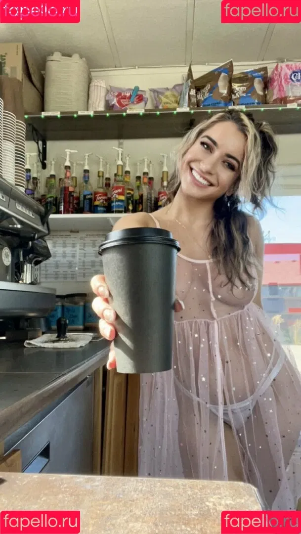Barista Alexis Onlyfans Photo Gallery 