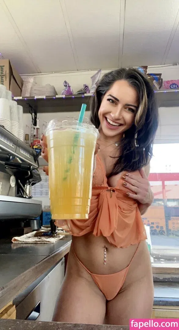 Barista Alexis Onlyfans Photo Gallery 