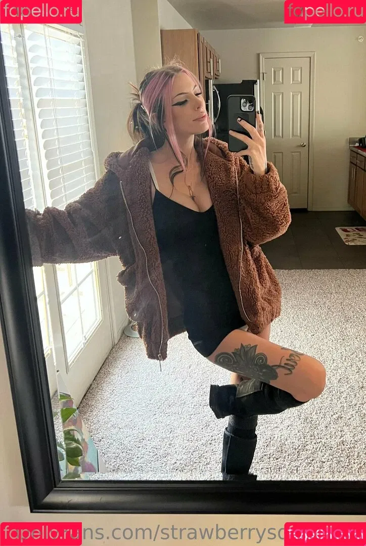 Strawberrysquirtcake Onlyfans Photo Gallery 