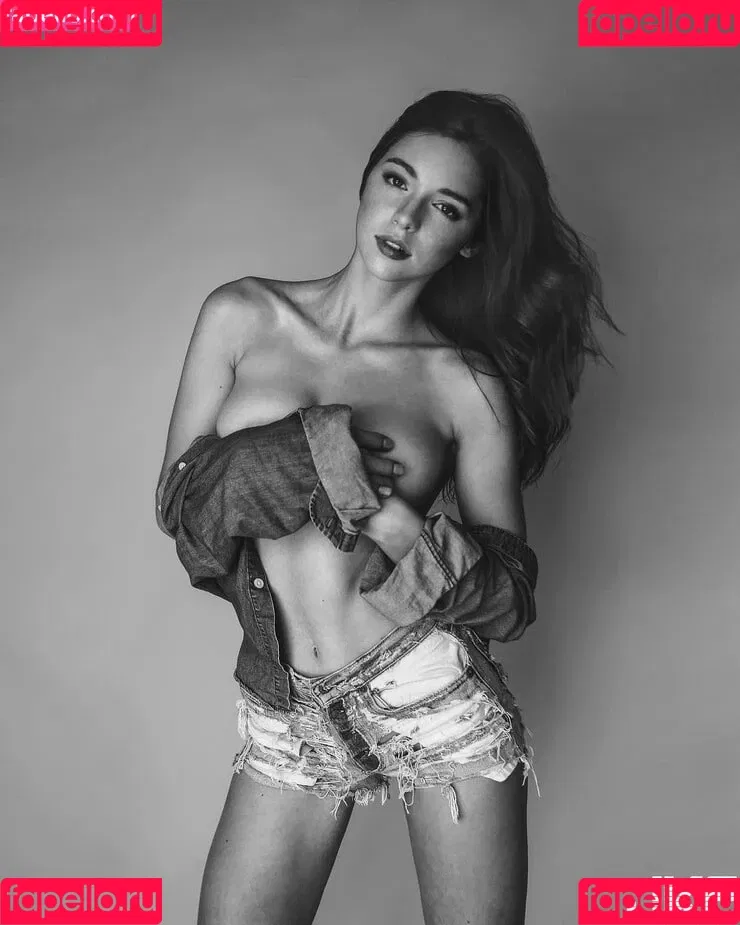 Elena Safavi Onlyfans Photo Gallery 