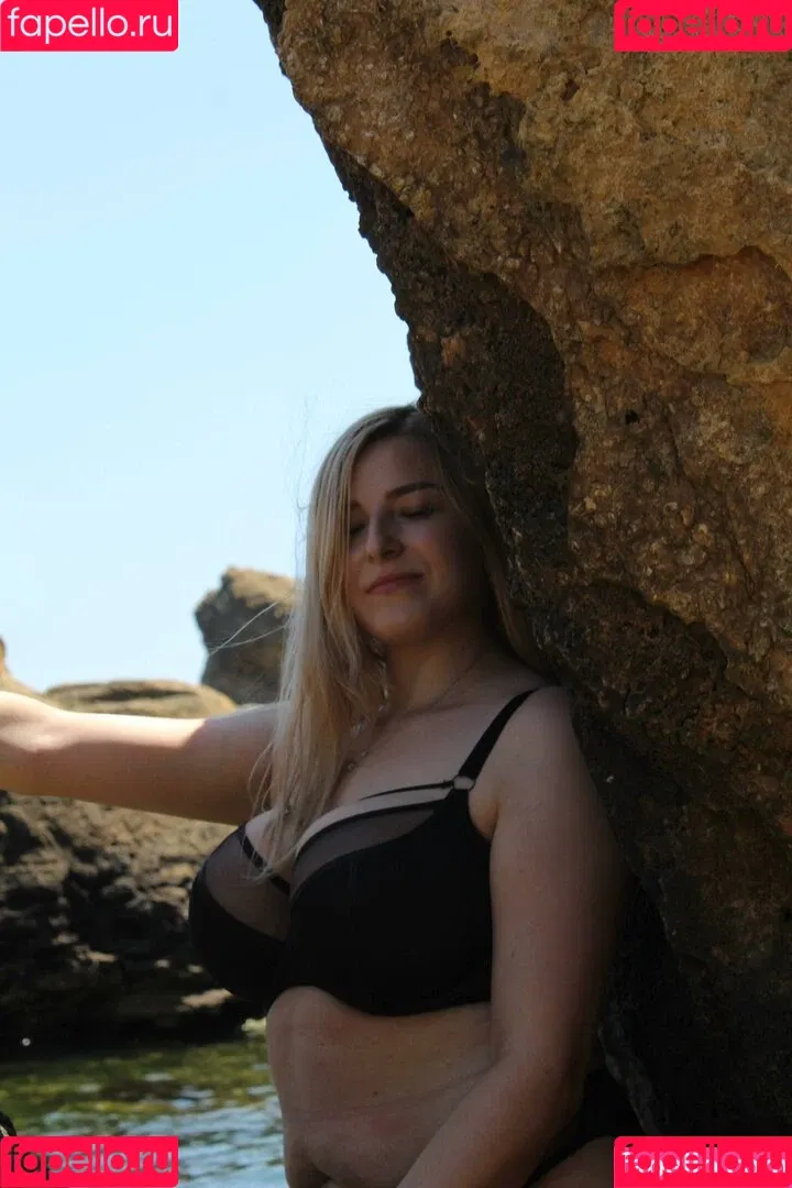 MollyFox Onlyfans Photo Gallery 