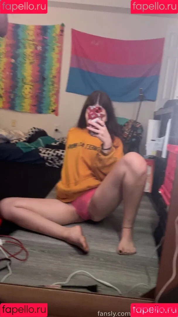 sincerlyyneon Onlyfans Photo Gallery 