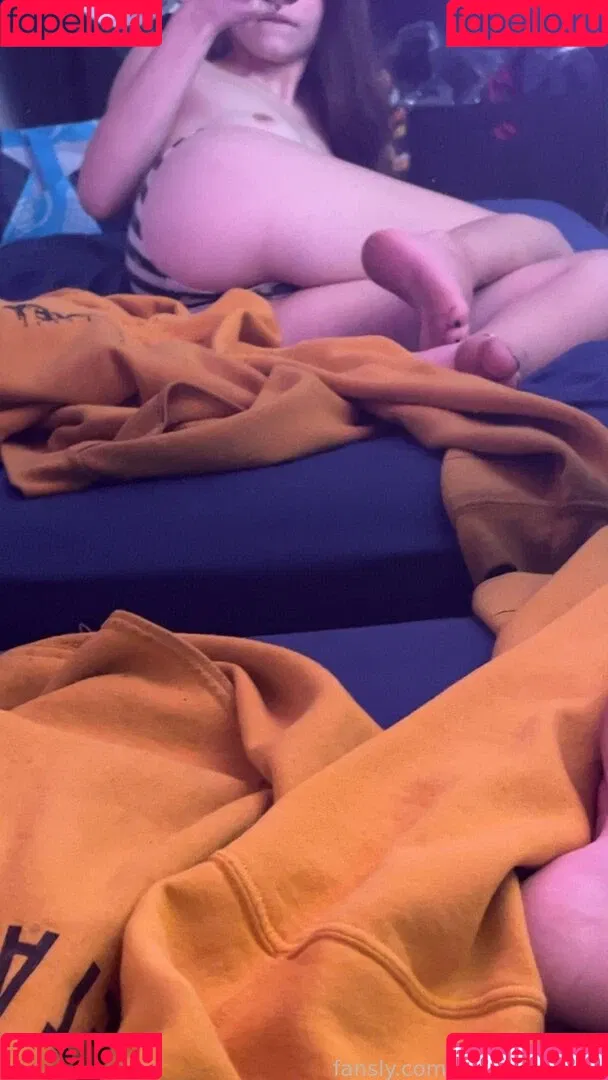 sincerlyyneon Onlyfans Photo Gallery 