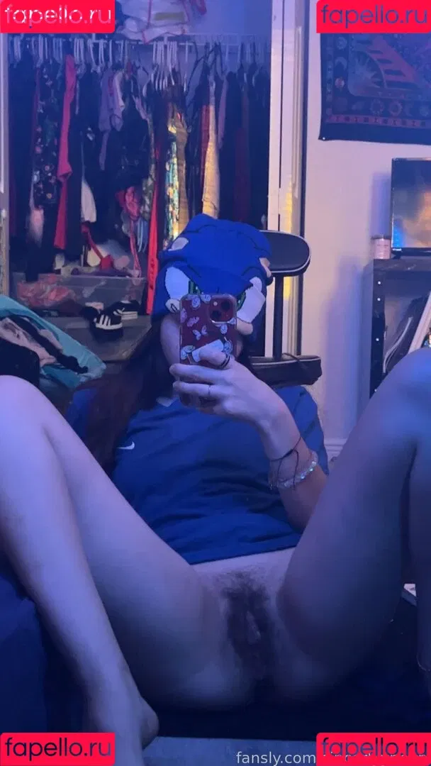 sincerlyyneon Onlyfans Photo Gallery 