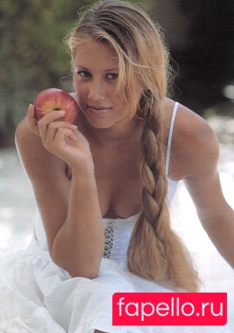 Anna Kournikova Nude Onlyfans Photo 50