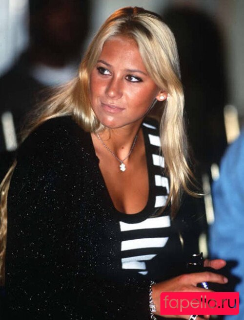 Anna Kournikova Nude Onlyfans Photo 31