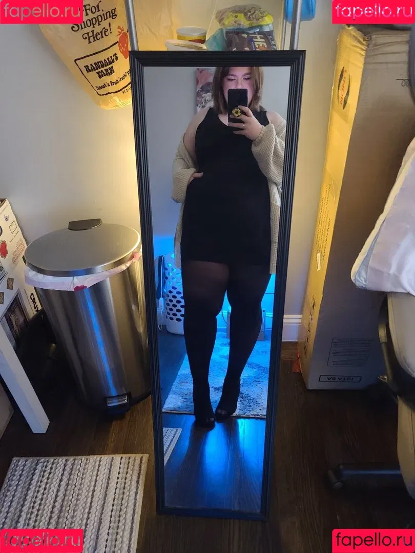 damned_female Onlyfans Photo Gallery 