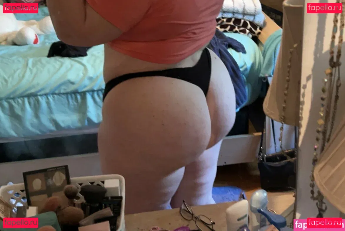 damned_female Onlyfans Photo Gallery 