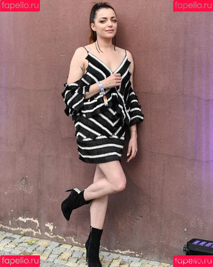 Anne Menden Onlyfans Photo Gallery 