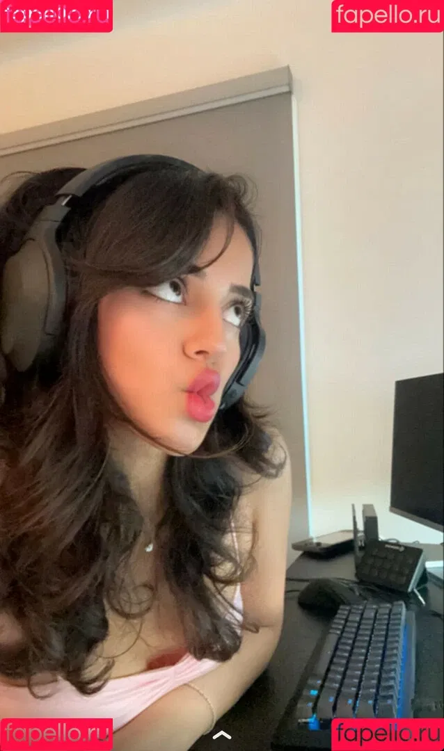 Melody Oz Onlyfans Photo Gallery 