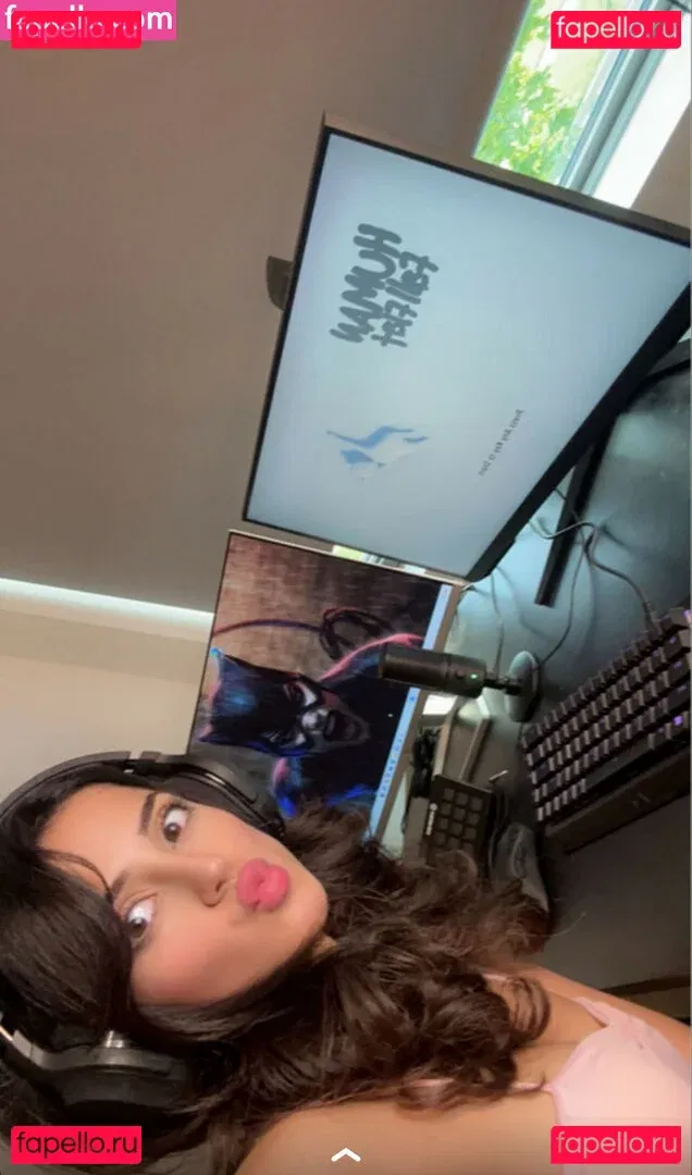 Melody Oz Onlyfans Photo Gallery 