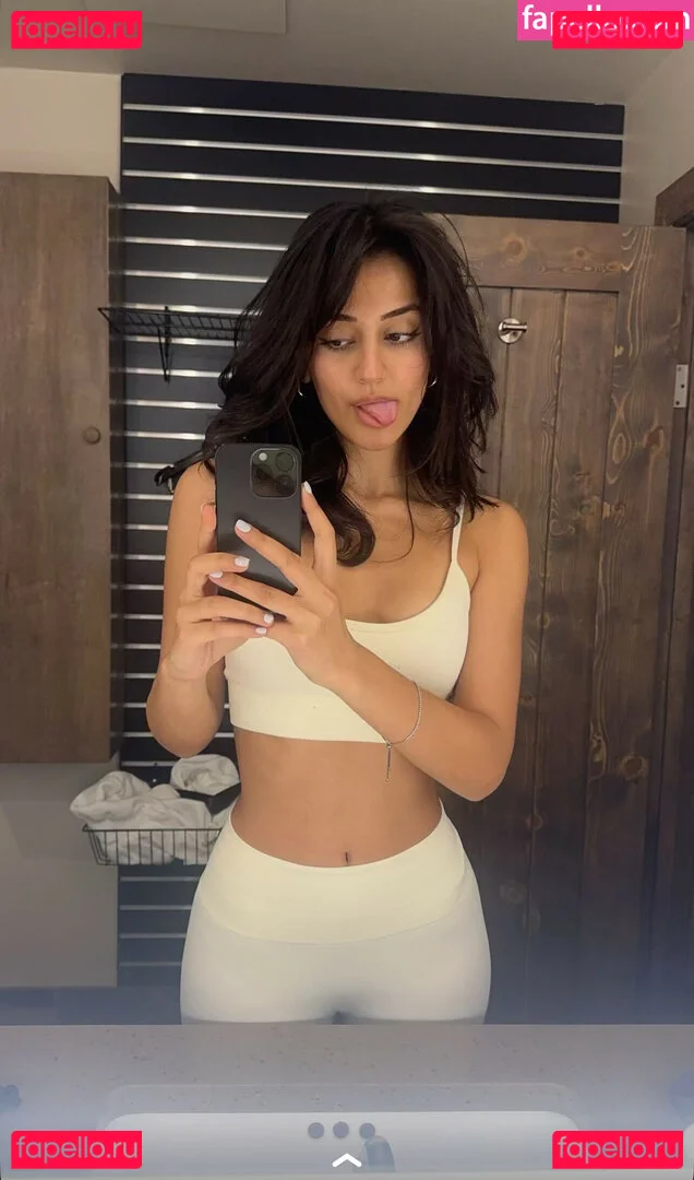 Melody Oz Onlyfans Photo Gallery 