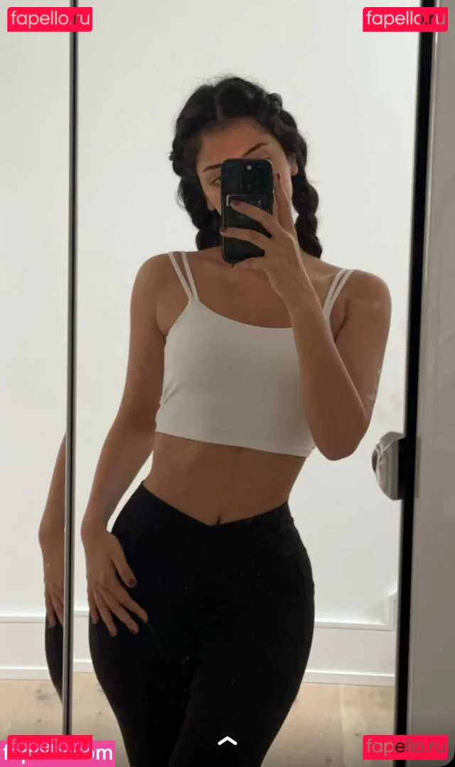 Melody Oz Onlyfans Photo Gallery 