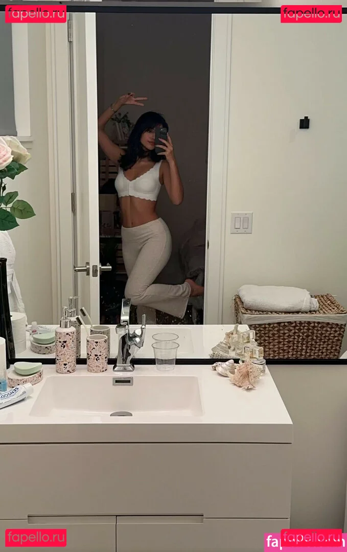 Melody Oz Onlyfans Photo Gallery 