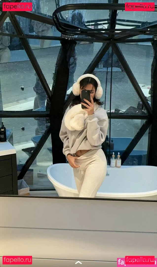 Melody Oz Onlyfans Photo Gallery 