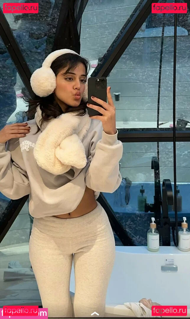 Melody Oz Onlyfans Photo Gallery 