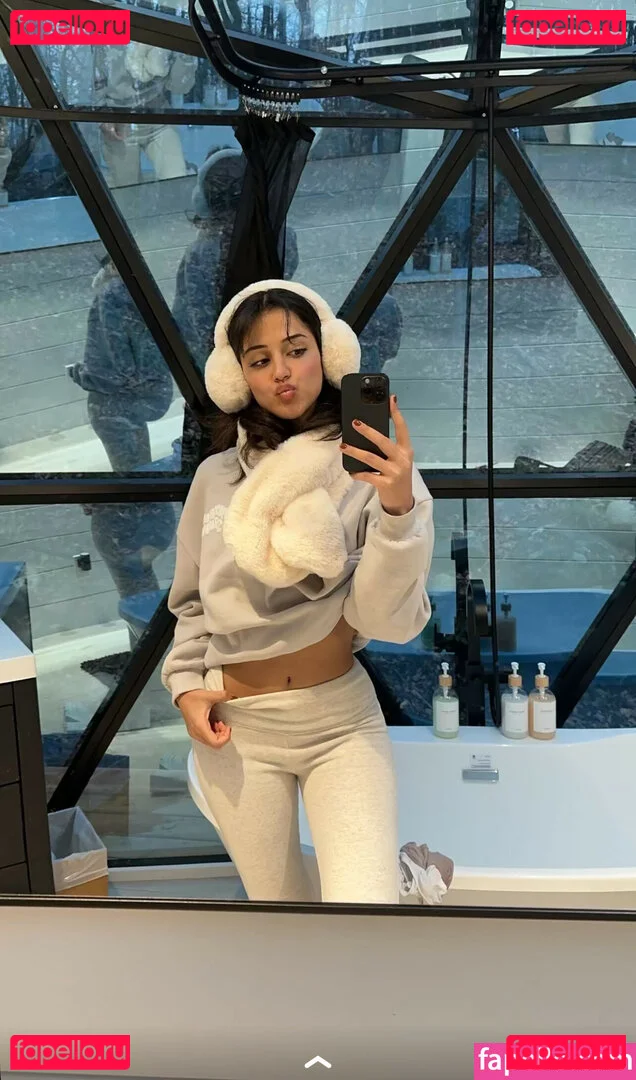 Melody Oz Onlyfans Photo Gallery 