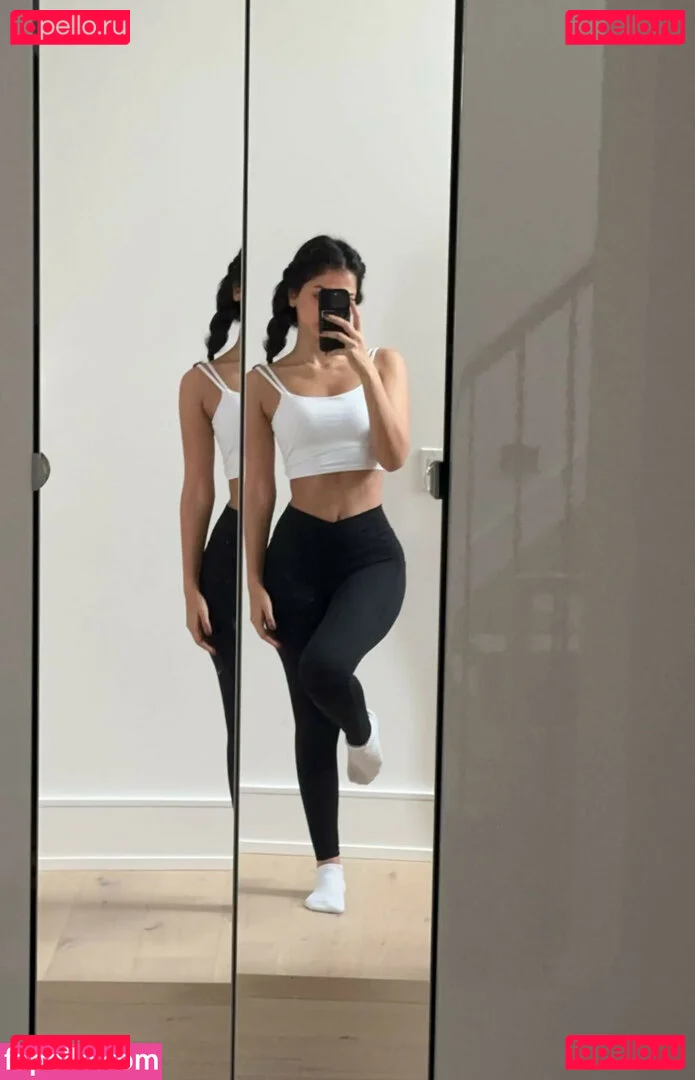 Melody Oz Onlyfans Photo Gallery 