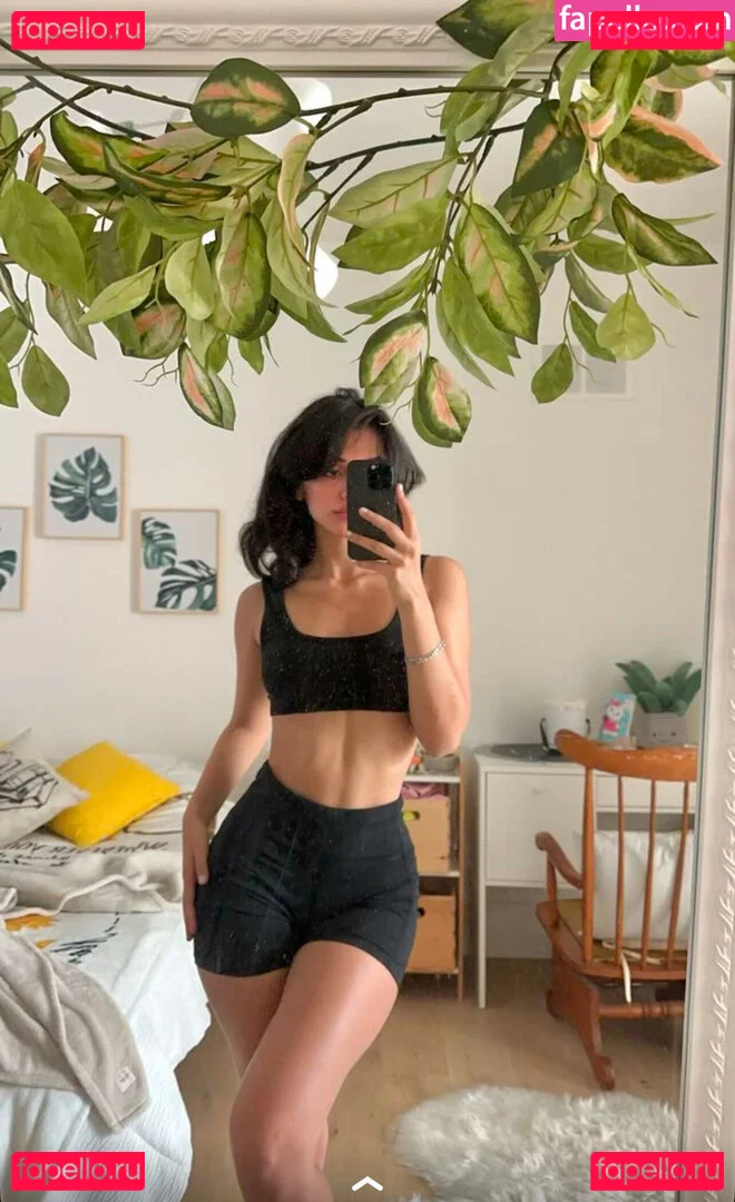 Melody Oz Onlyfans Photo Gallery 