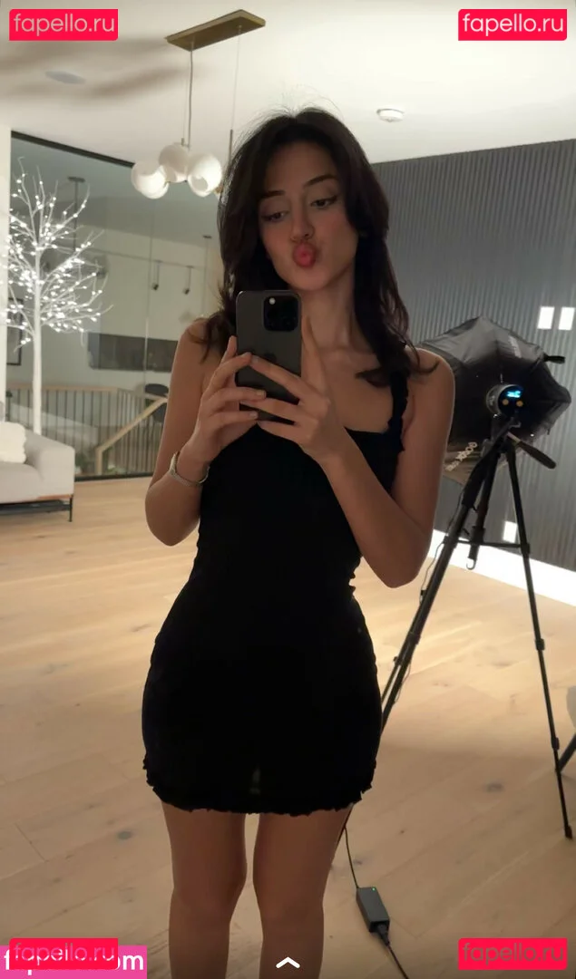 Melody Oz Onlyfans Photo Gallery 