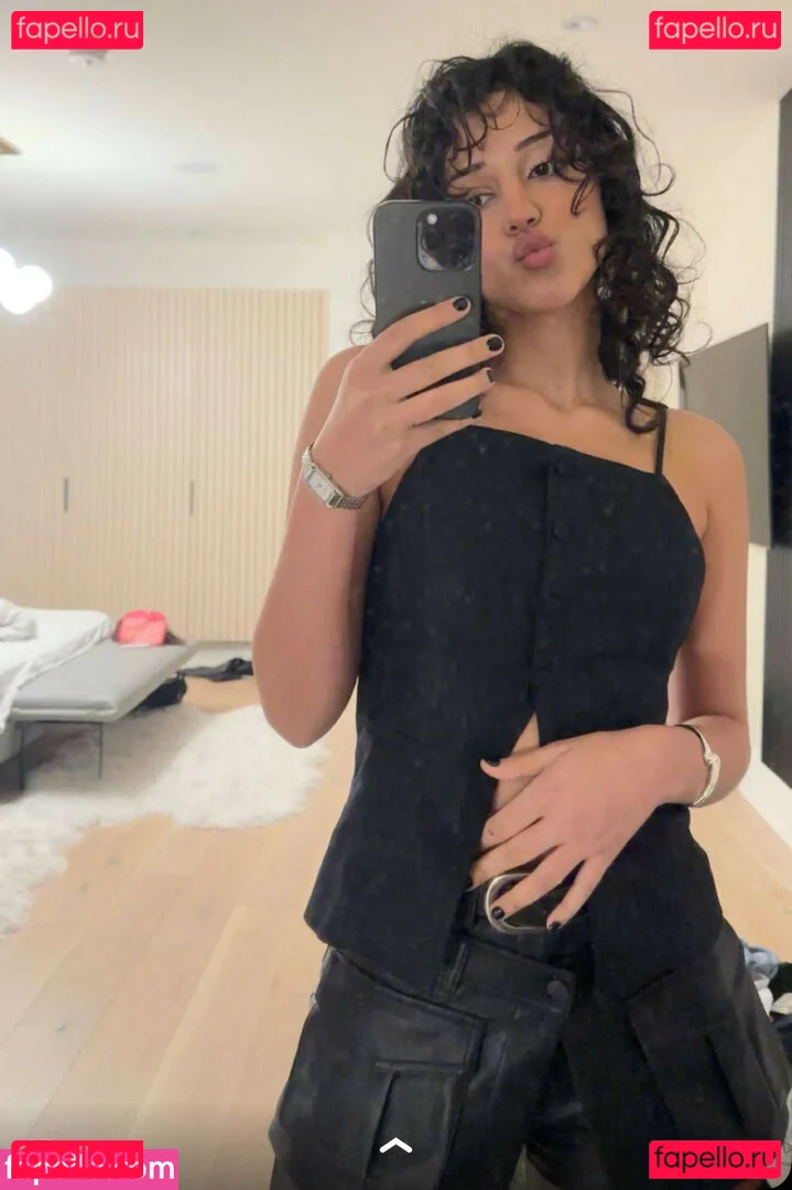 Melody Oz Onlyfans Photo Gallery 