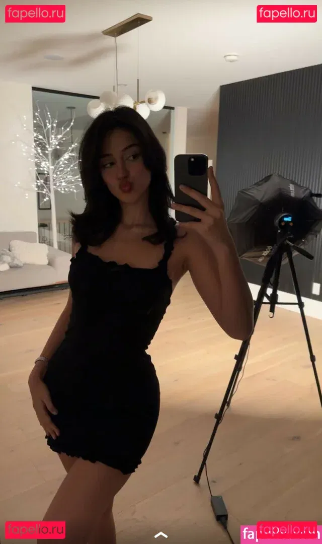 Melody Oz Onlyfans Photo Gallery 