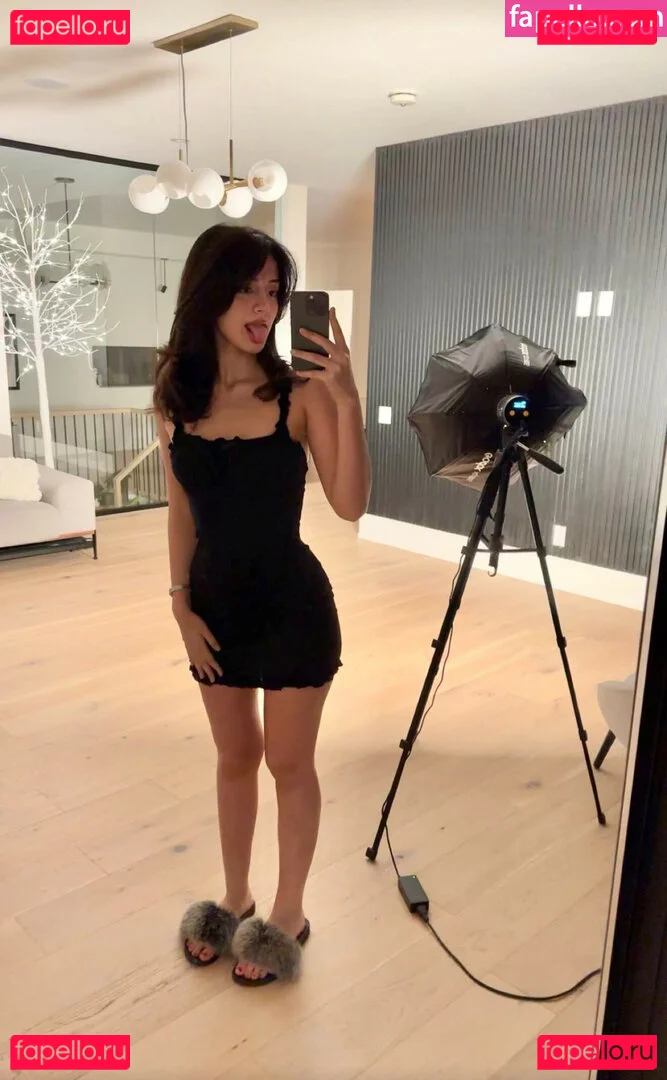 Melody Oz Onlyfans Photo Gallery 