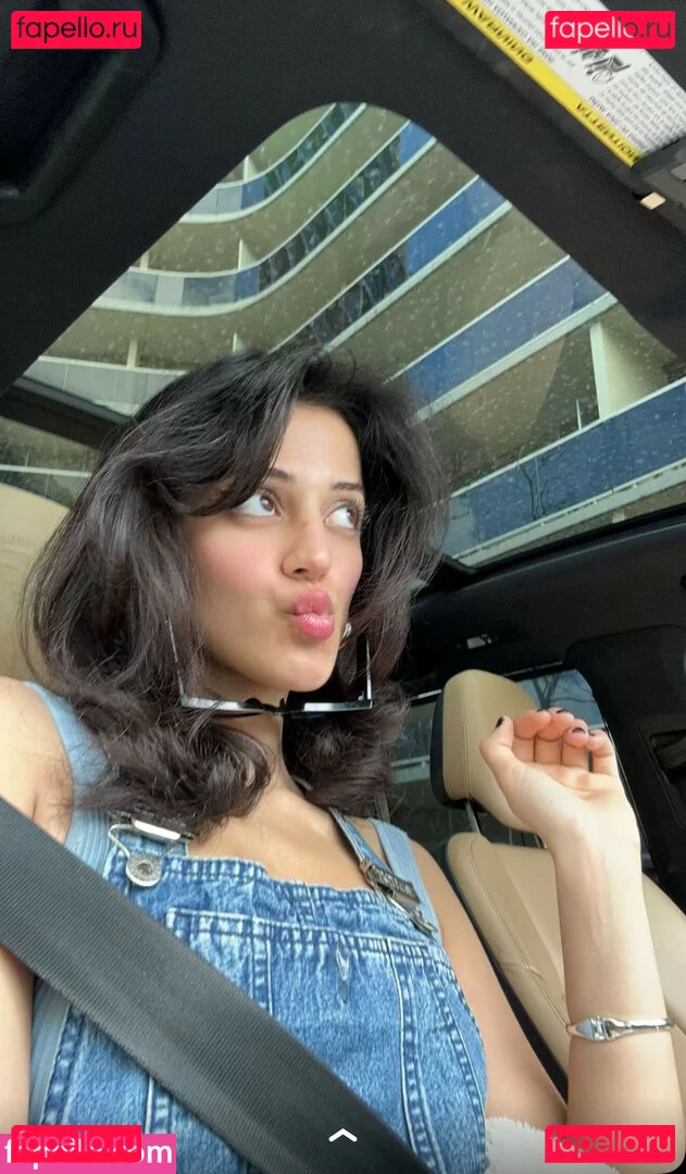 Melody Oz Onlyfans Photo Gallery 