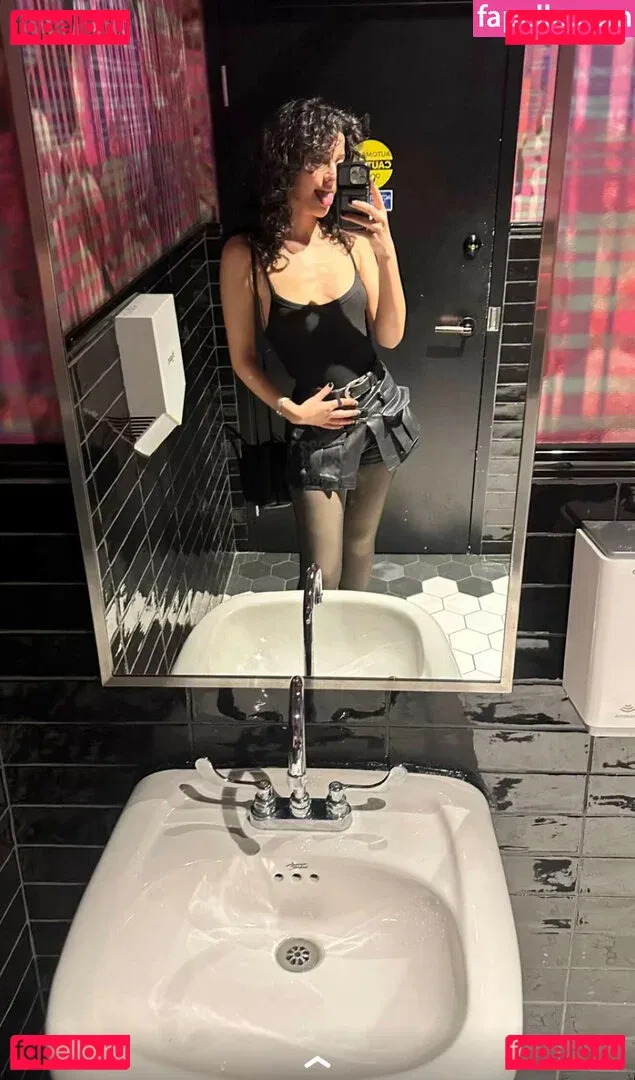 Melody Oz Onlyfans Photo Gallery 