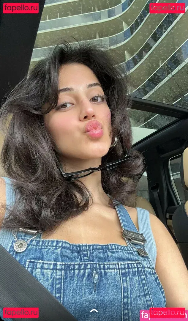 Melody Oz Onlyfans Photo Gallery 