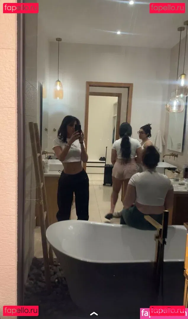 Melody Oz Onlyfans Photo Gallery 