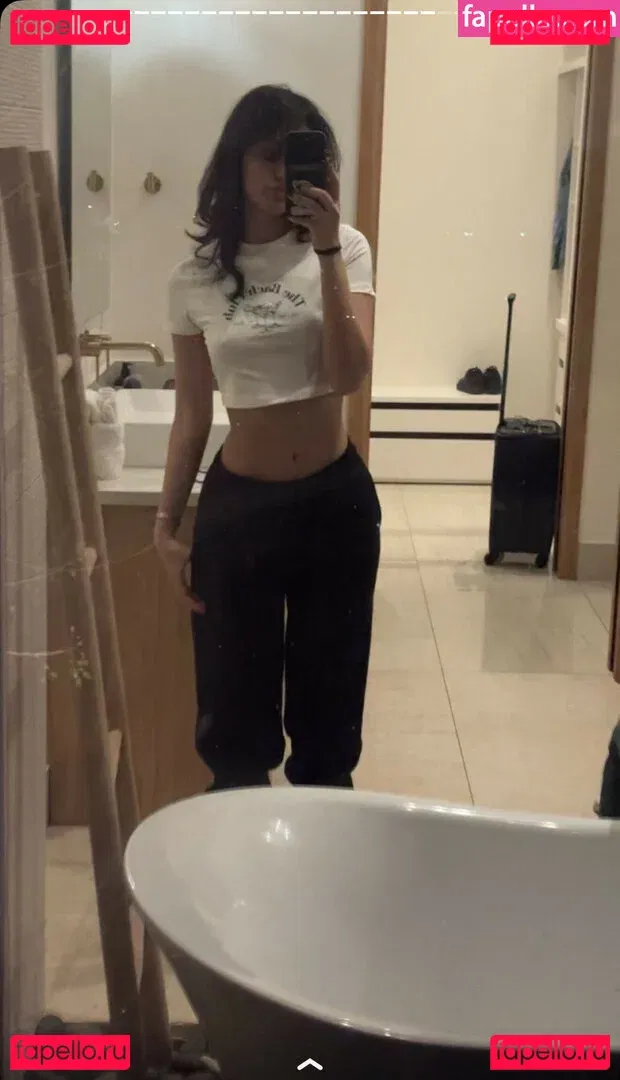 Melody Oz Onlyfans Photo Gallery 