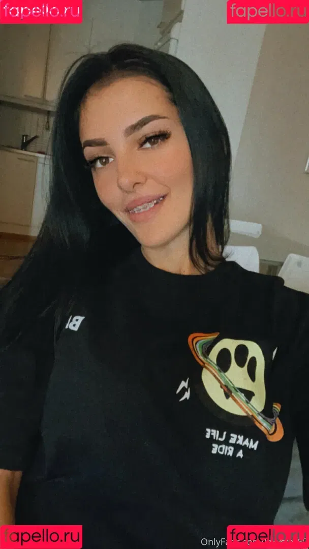 cristall69 Onlyfans Photo Gallery 