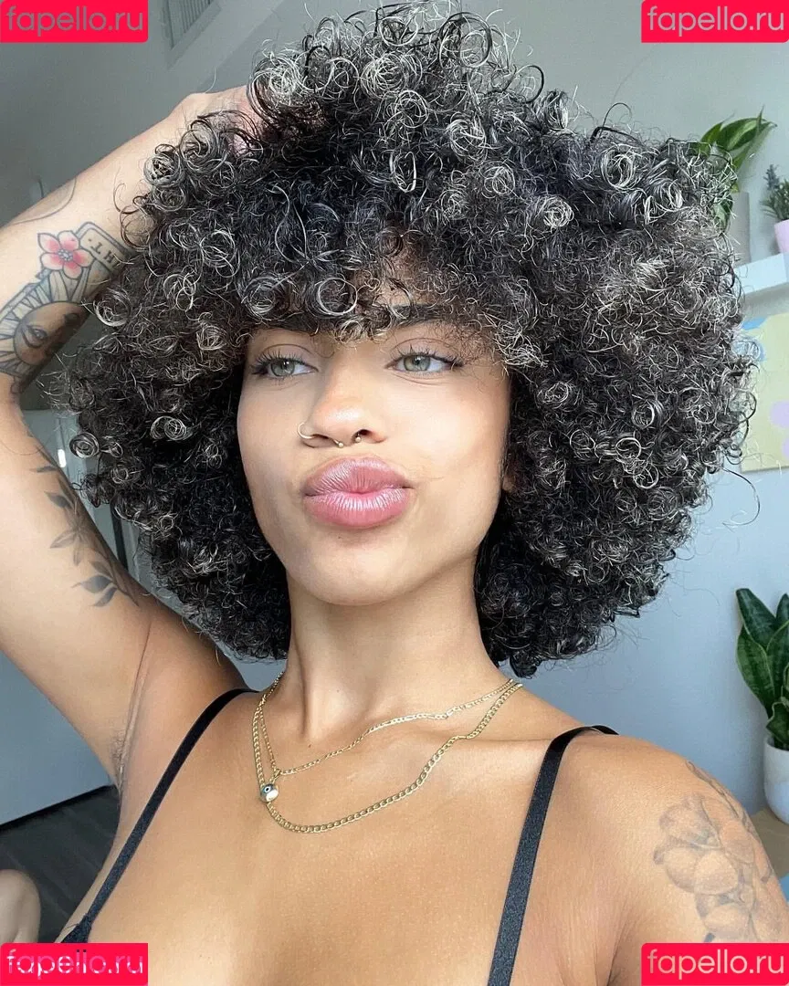 leahhalton_ Onlyfans Photo Gallery 