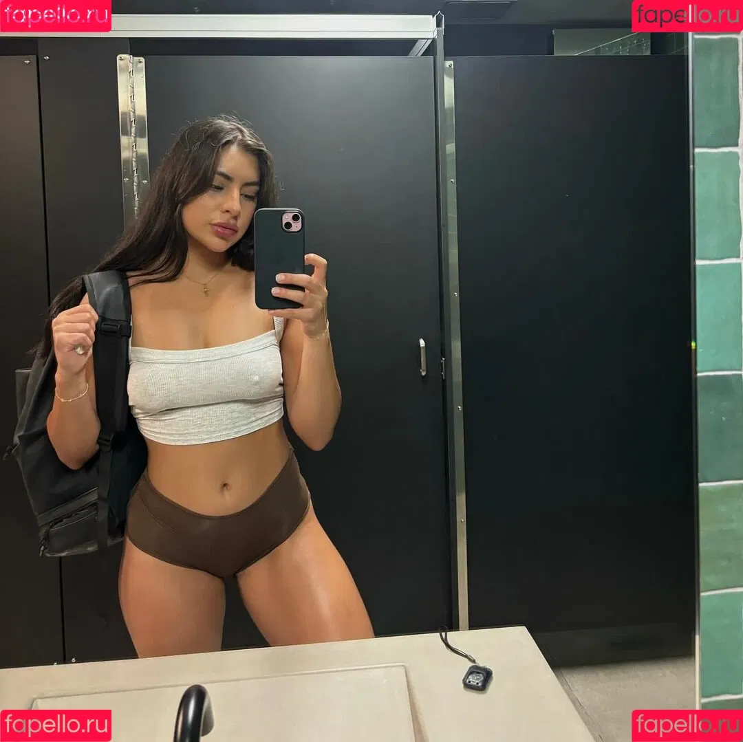leahhalton_ Onlyfans Photo Gallery 