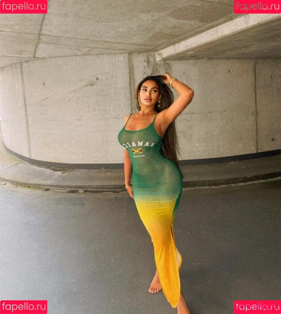 leahhalton_ Onlyfans Photo Gallery 