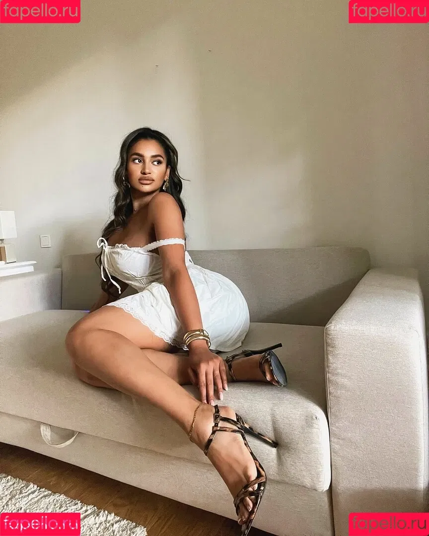 leahhalton_ Onlyfans Photo Gallery 