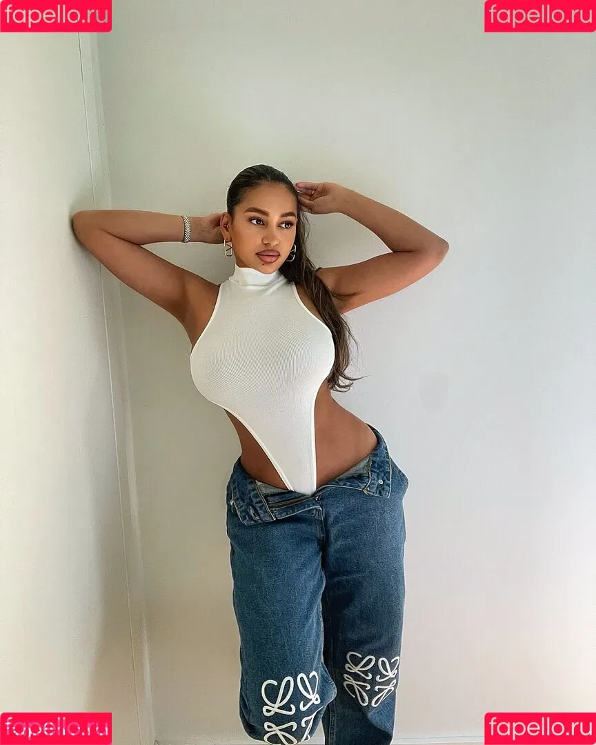 leahhalton_ Onlyfans Photo Gallery 