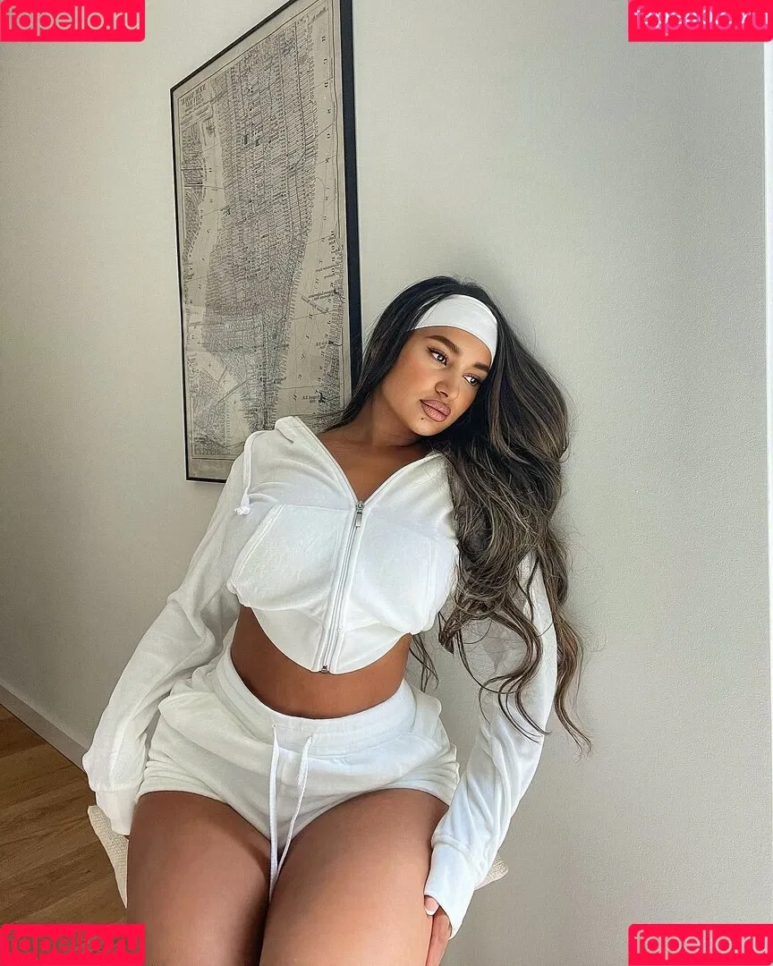 leahhalton_ Onlyfans Photo Gallery 