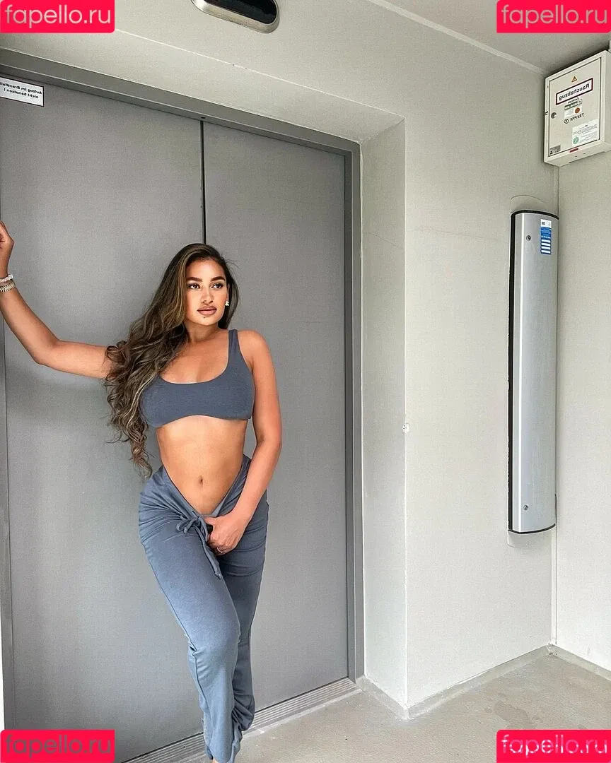 leahhalton_ Onlyfans Photo Gallery 