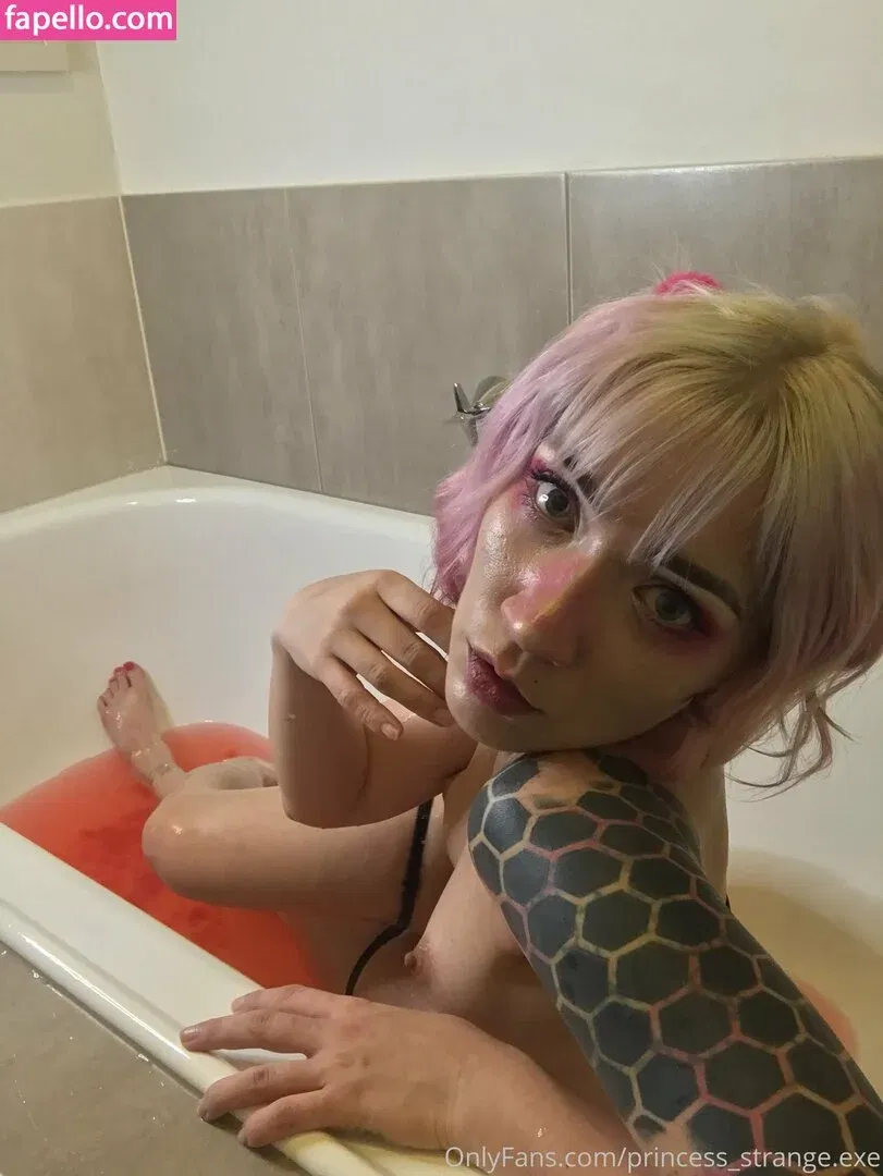 princess_strange.exe Onlyfans Photo Gallery 