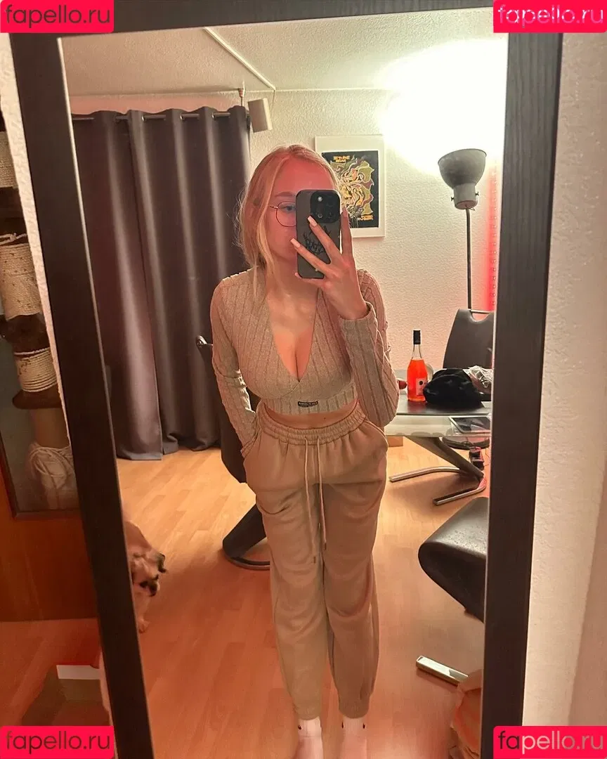 blonde_vivi Onlyfans Photo Gallery 