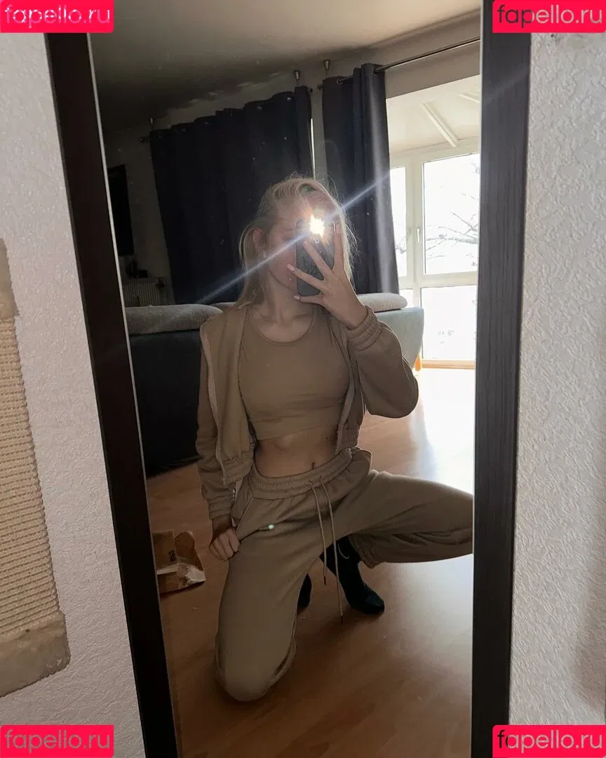 blonde_vivi Onlyfans Photo Gallery 