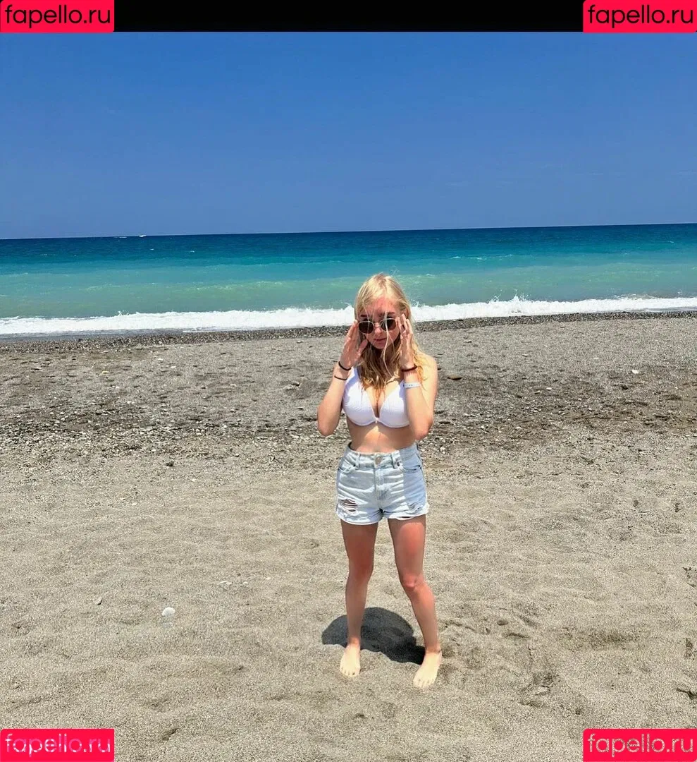 blonde_vivi Onlyfans Photo Gallery 