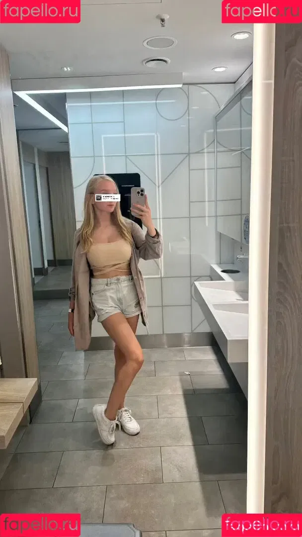 blonde_vivi Onlyfans Photo Gallery 