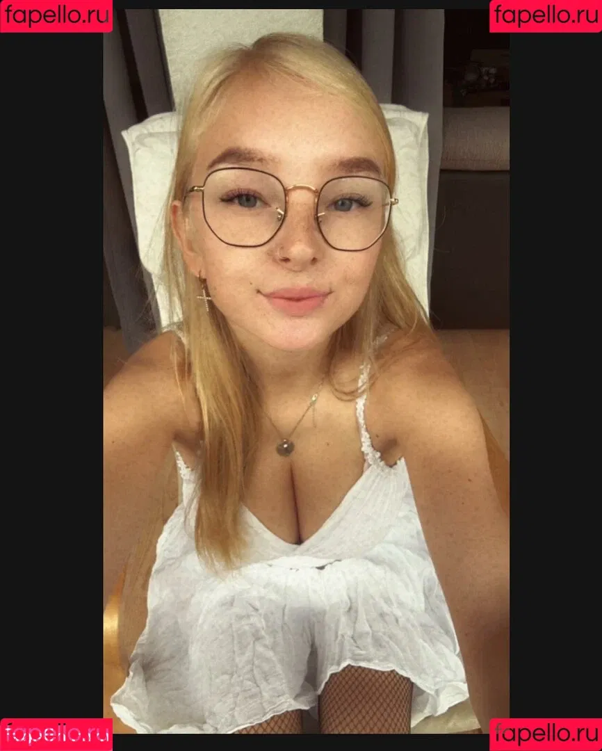 blonde_vivi Onlyfans Photo Gallery 