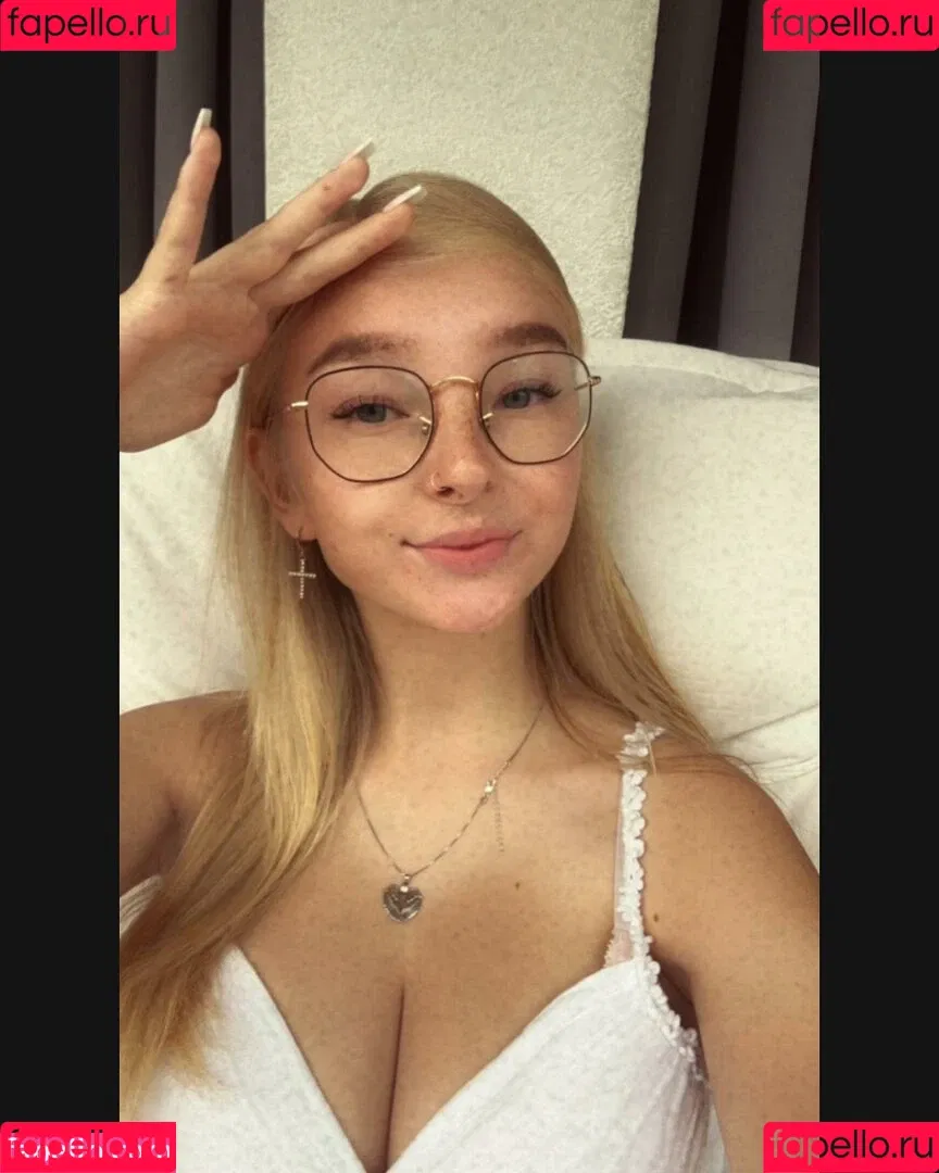 blonde_vivi Onlyfans Photo Gallery 
